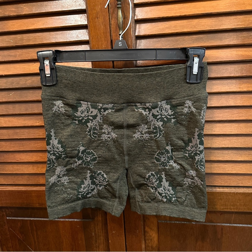 FREE PEOPLE YOGA SHORTS